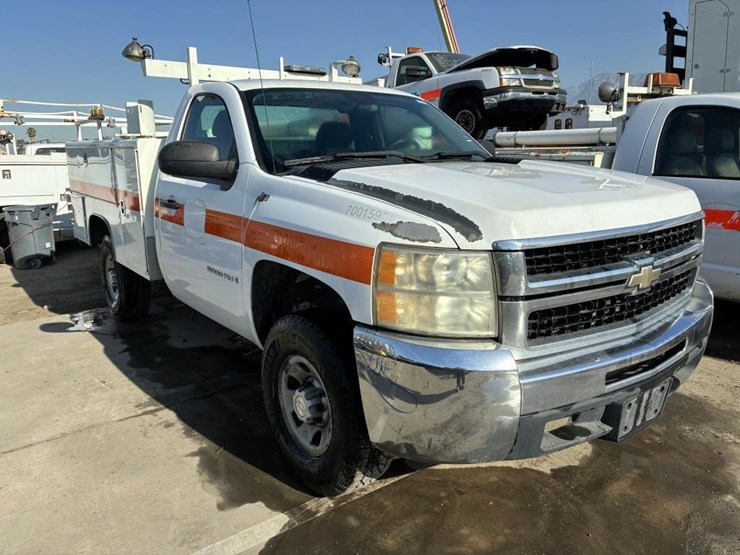 2009-chevrolet-3500hd-image-2