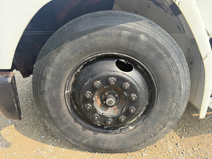 2000-freightliner-fl60-image-55