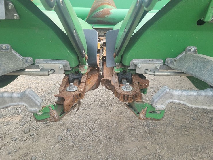2014-john-deere-612c-corn-head---field-ready-image-31