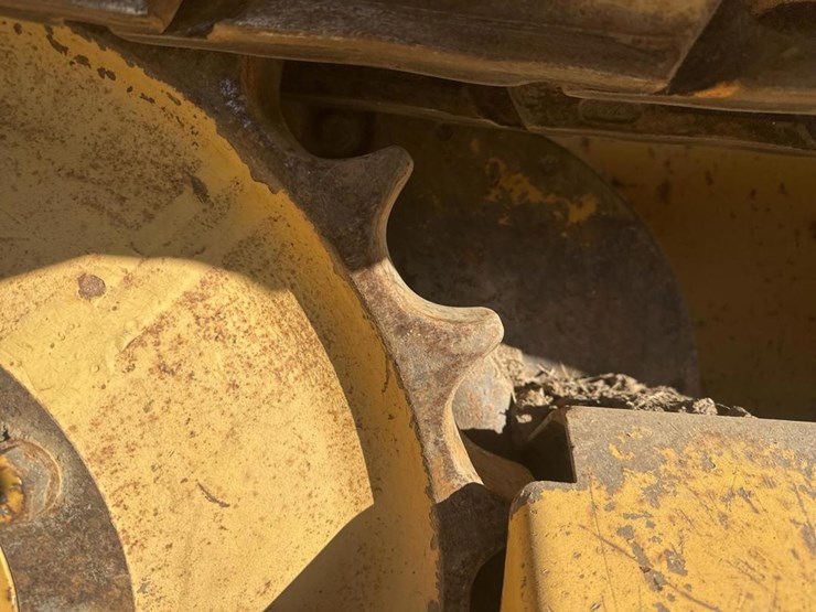 2014-deere-450j-image-55