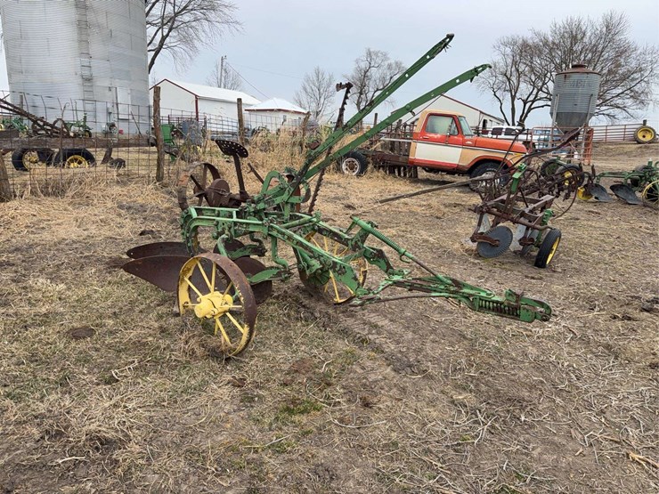 john-deere-pull-type-two-bottom-plow-image-1