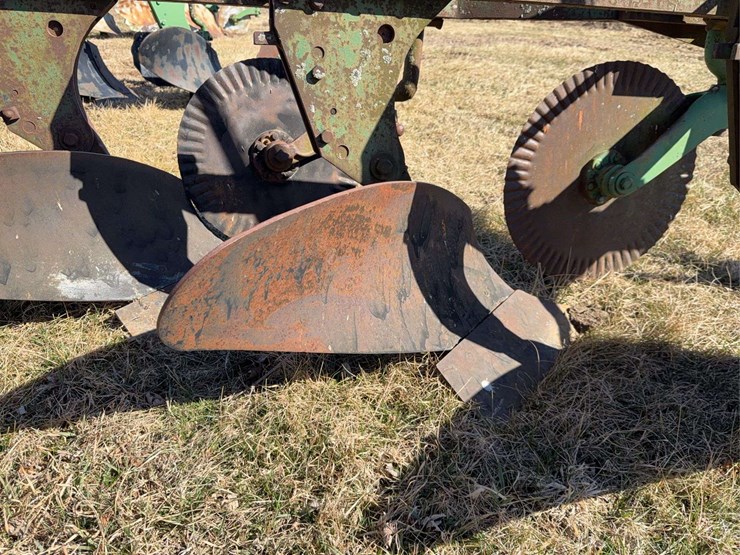 john-deere-three-point-three-bottom-plow-image-12