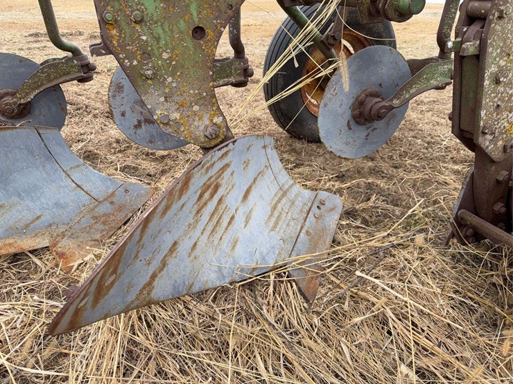 john-deere-pull-type-four-bottom-plow-image-17
