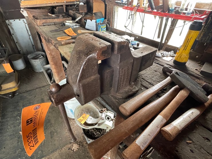 #2335-•-columbian-bench-vise-image-1