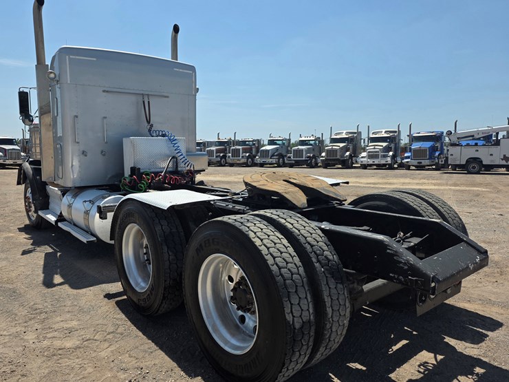 2012-kenworth-t800-image-7