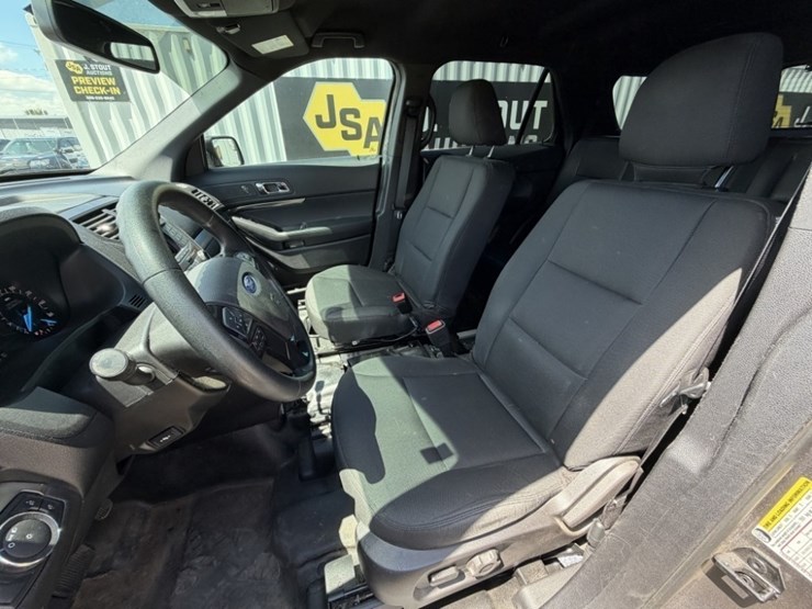 2017-ford-explorer-image-23