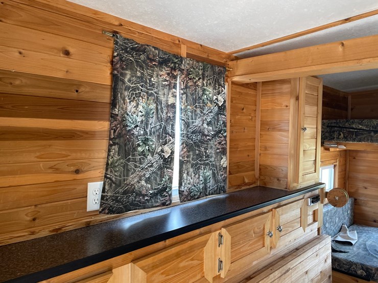 #5831-•-2013-ice-castle-ice-house-(sells-with-paperwork-to-obtain-title)-image-21
