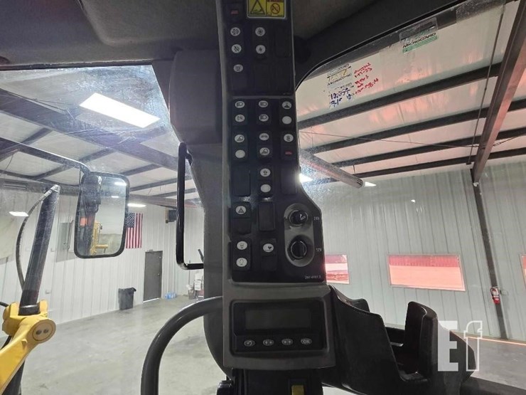 2011-caterpillar-140m2-image-21