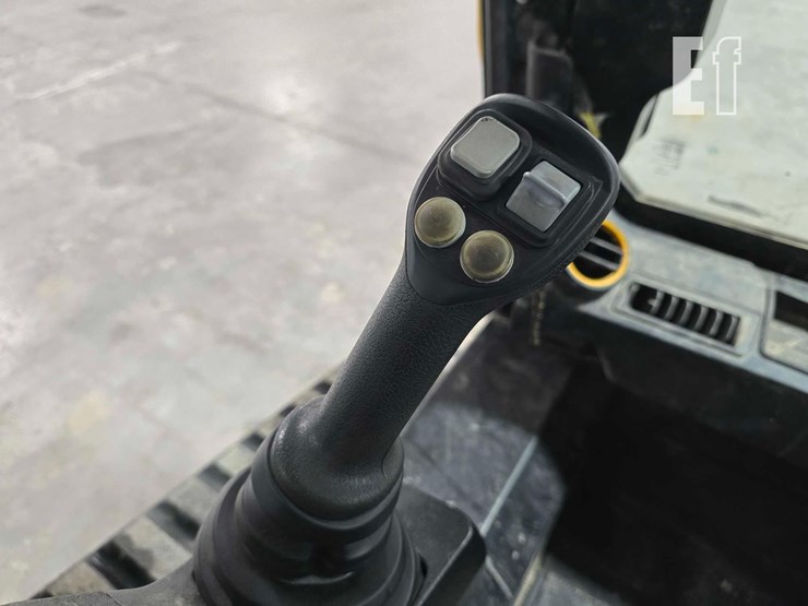 2022-jcb-3ts-8t-image-16