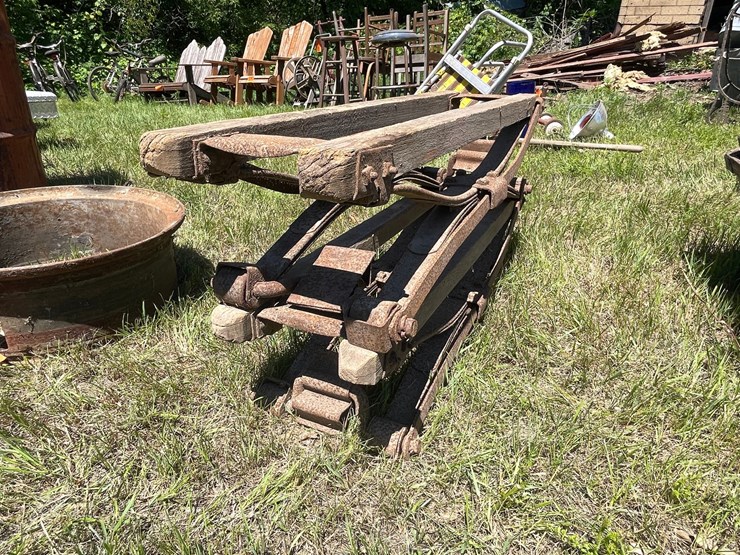 #3312-•-(2)-horse-buggy-springs-image-1