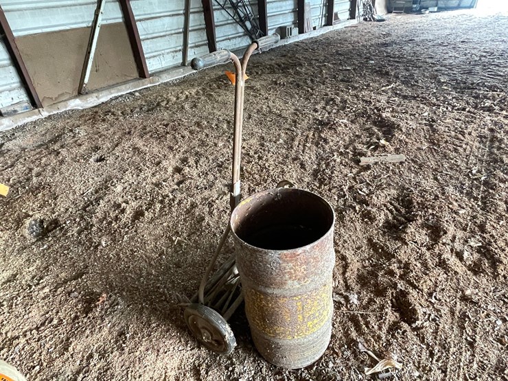 #2289-•-rotary-mower,-hand-pump,-and-26"-barrel-image-4