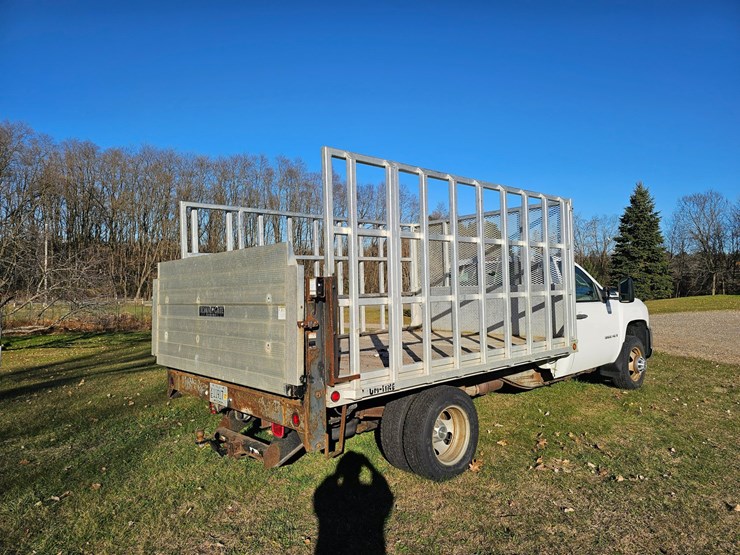 2009-chevrolet-3500-image-4