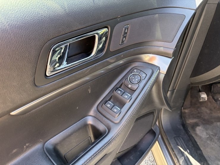 2017-ford-explorer-image-25