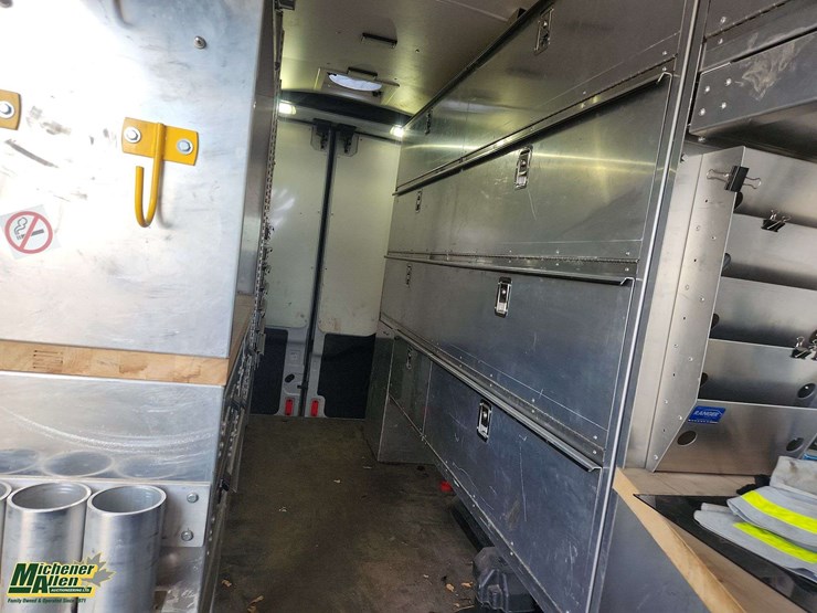 2016-ford-transit-image-28