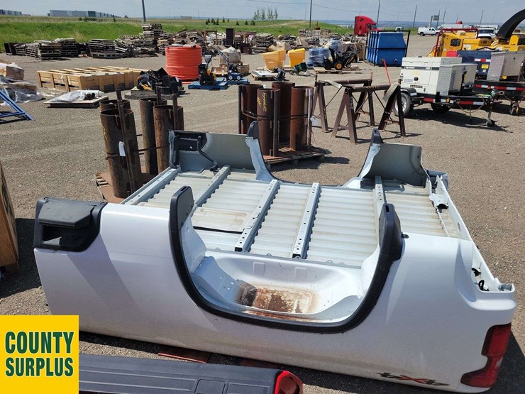 white-pick-up-truck-bed-image-6
