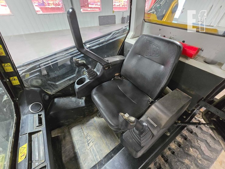 2020-jcb-3ts-8t-image-13