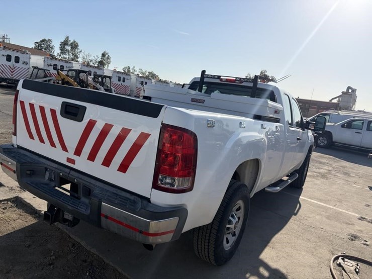 2012-gmc-sierra-3500-image-3