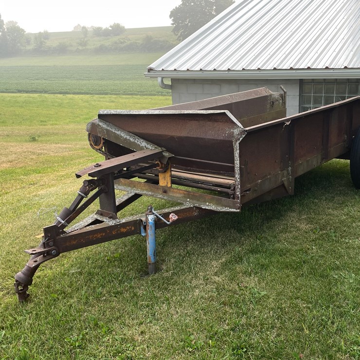#2265 • Spreader Wagon