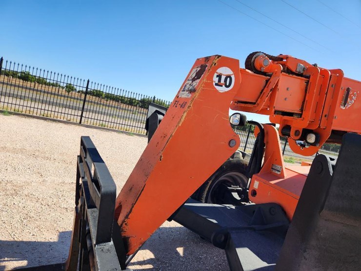 2007-jlg-10054-image-10