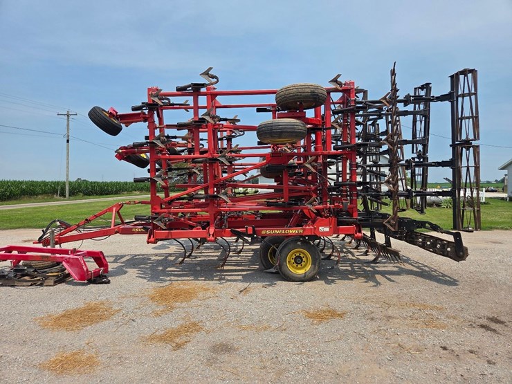 44'-sunflower-5055-44-field-cultivator-image-26
