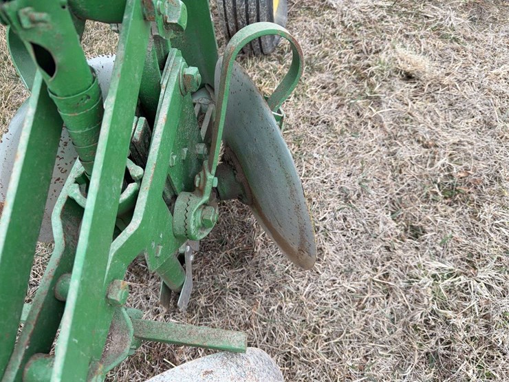 john-deere-two-row-pull-type-planter-image-21