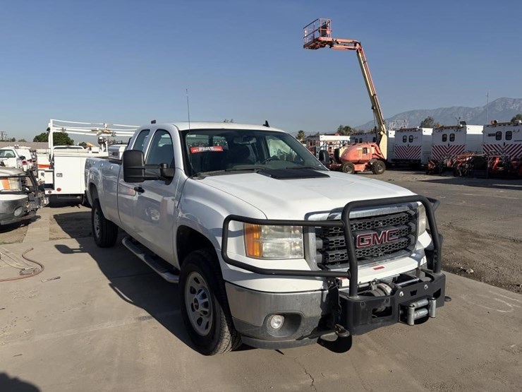 2012-gmc-sierra-3500-image-2