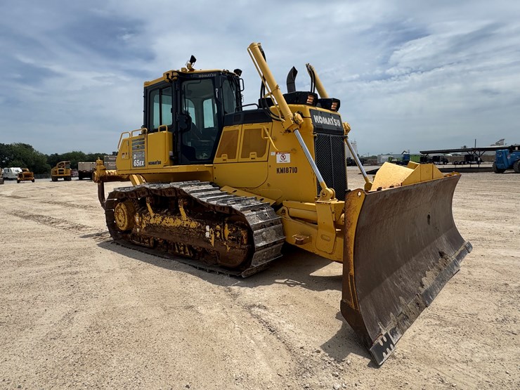 komatsu-d65ex-18-image-3