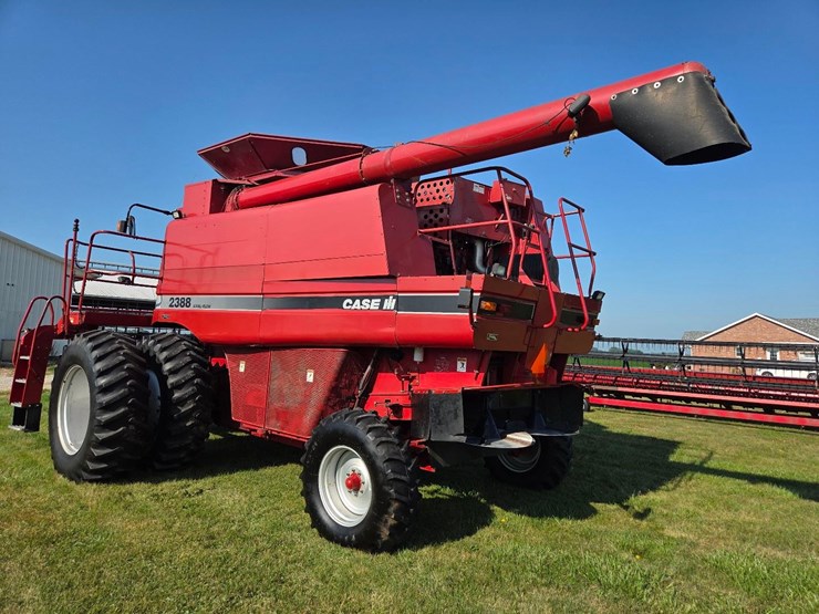 cih-2388-axial-flow-combine-image-40