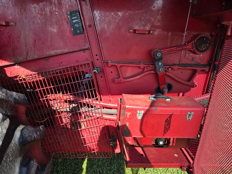 cih-2388-axial-flow-combine-image-34