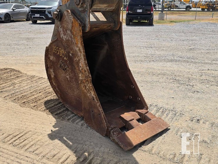 2018-deere-245g-lc-image-10