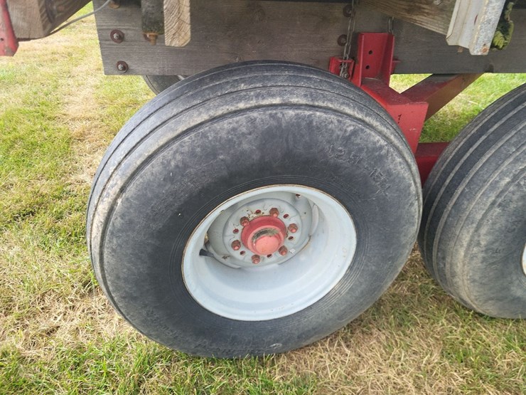 gehl-970-silage-wagon-w/gehl-tandem-axle-running-gear-image-39
