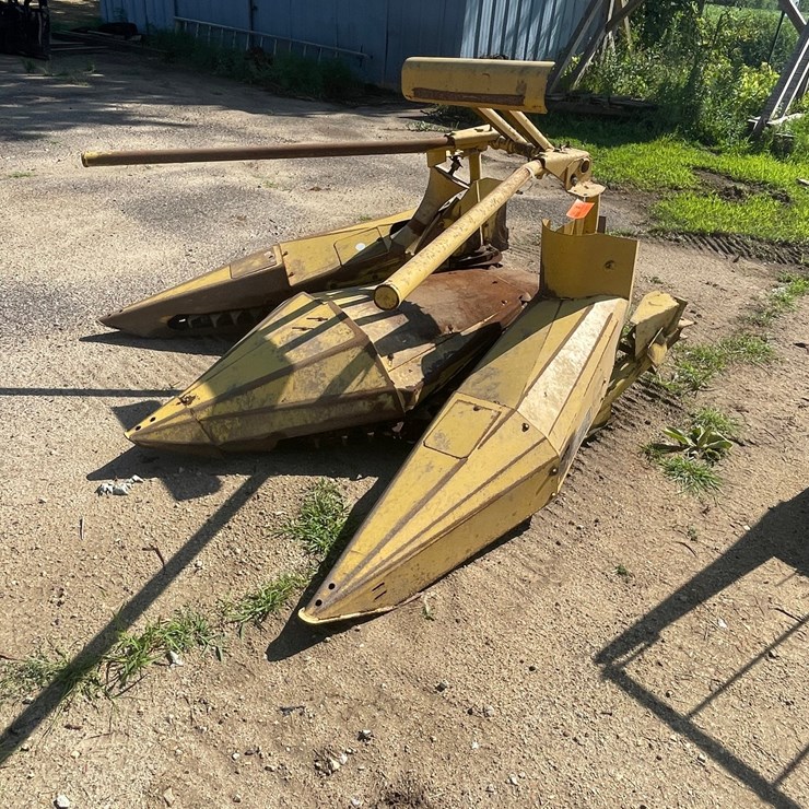 #1941 • New Holland (2) Row Corn Head