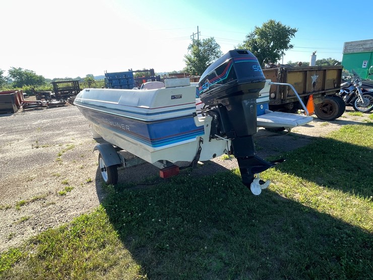 #1019-•-bayliner-capri-boat-on-escort-trailer-(no-title,-for-parts)-image-9