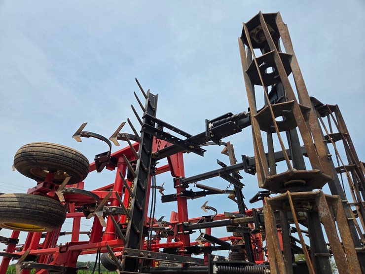 44'-sunflower-5055-44-field-cultivator-image-27