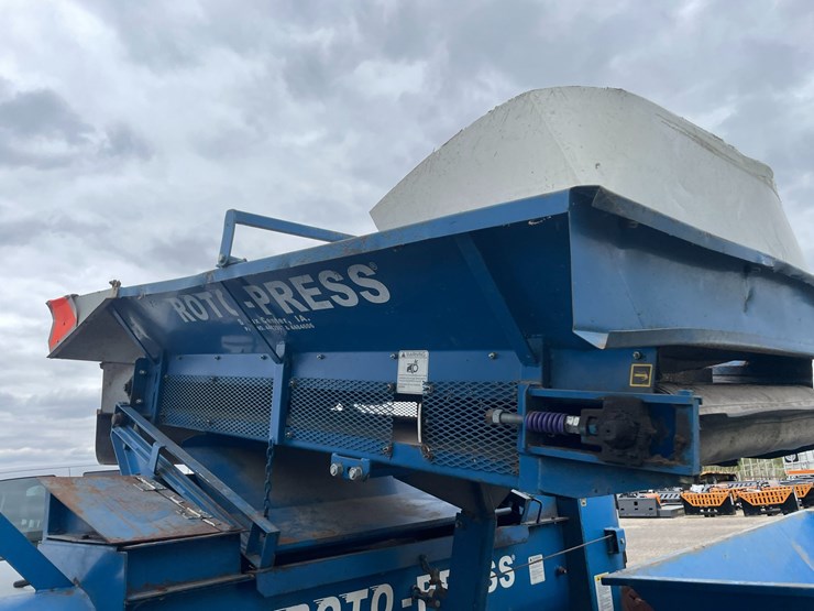 #1005-•-2008-9'-roto-press-bagger-image-14