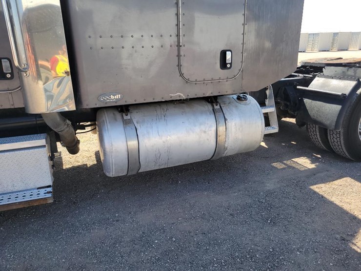 2006-peterbilt-379-image-14
