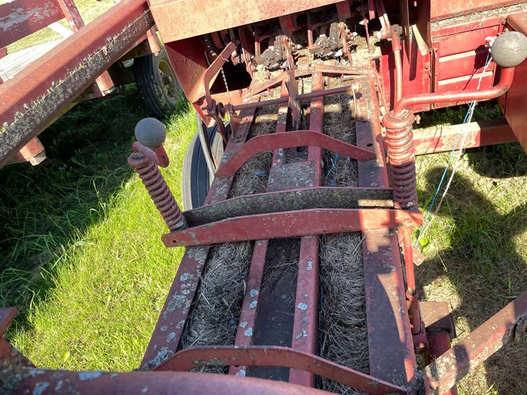 new-holland-315-image-13