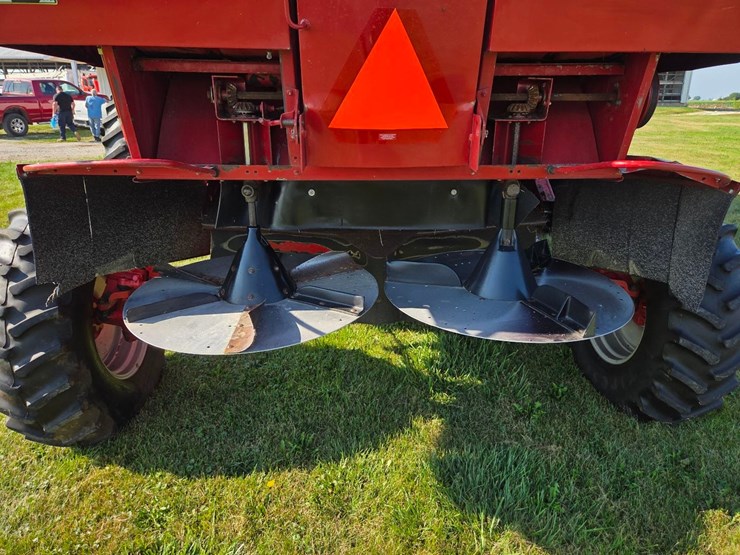 cih-2388-axial-flow-combine-image-42
