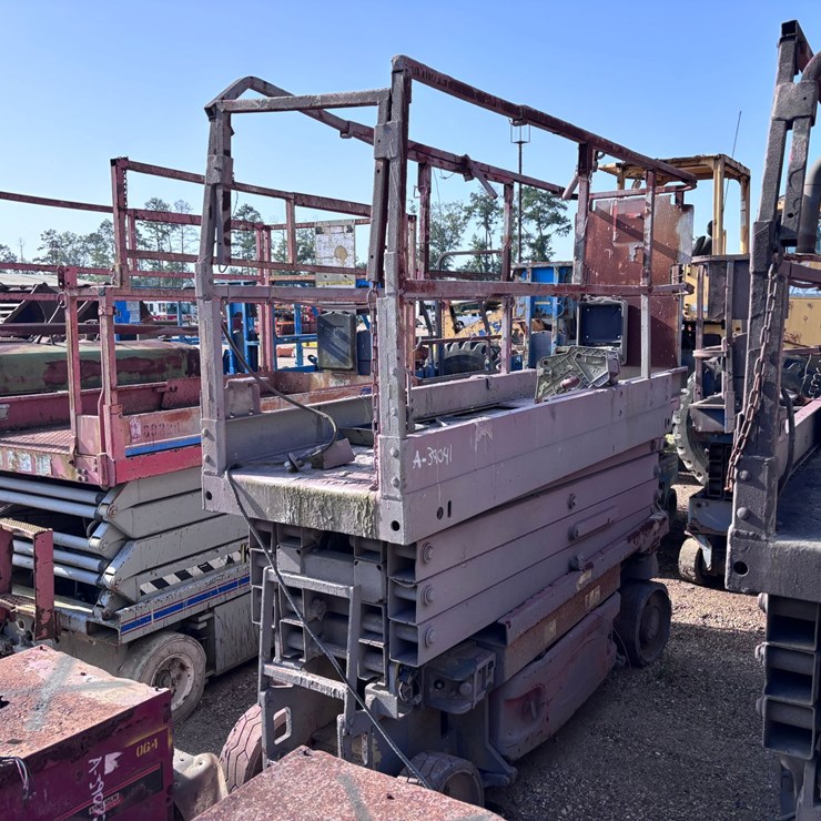 #39041 • JGL SCISSOR LIFT | FOR PARTS/REPAIRS