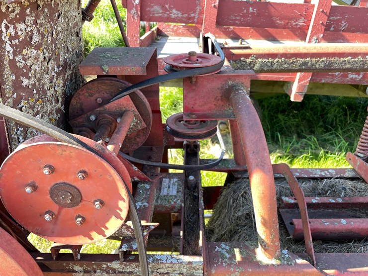 new-holland-315-image-12