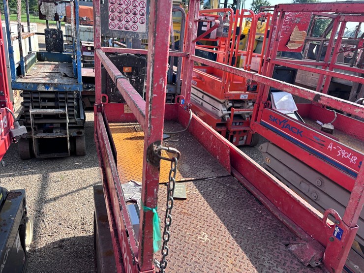 #39049-•-skyjack-sj1113219-scissor-lift-|-for-parts/repairs-image-4