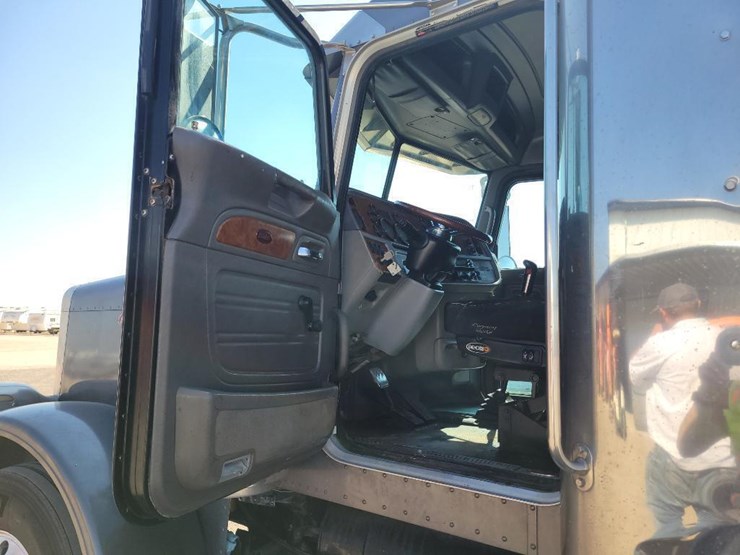 2006-peterbilt-379-image-27