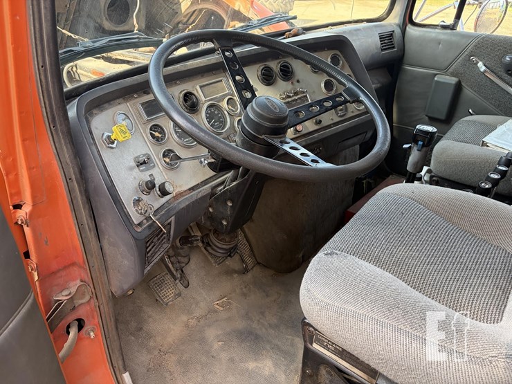 1996-ford-lt9000-image-27