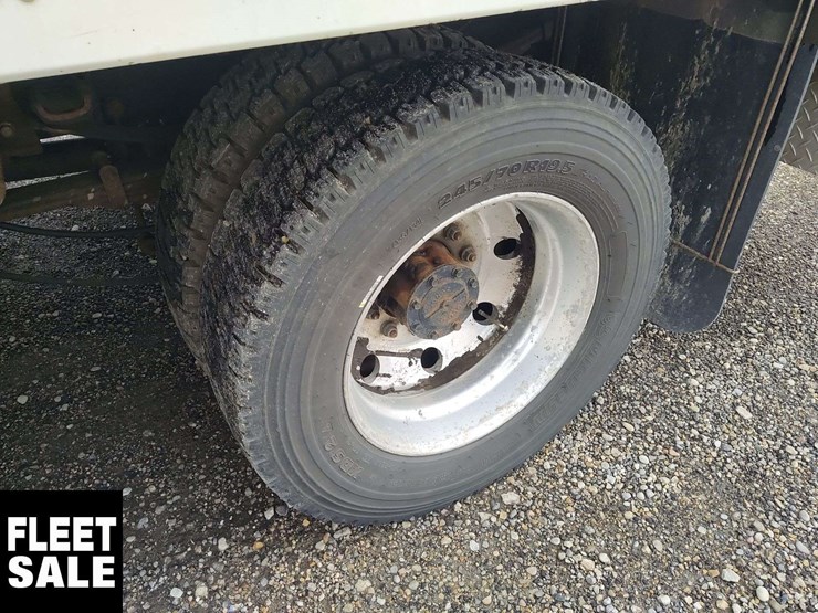 2021-ford-f550-image-11