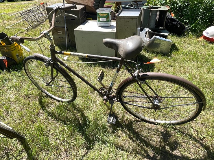#3300-•-(2)-vintage-his-and-hers-bikes-image-16
