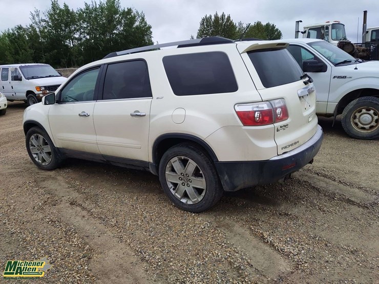 2010-gmc-acadia-image-2