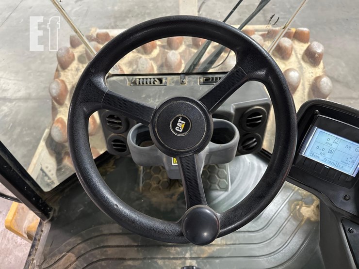 2019-caterpillar-cp56b-image-17