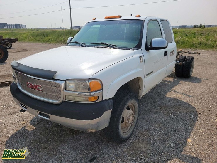 2001-gmc-sierra-3500-image-1