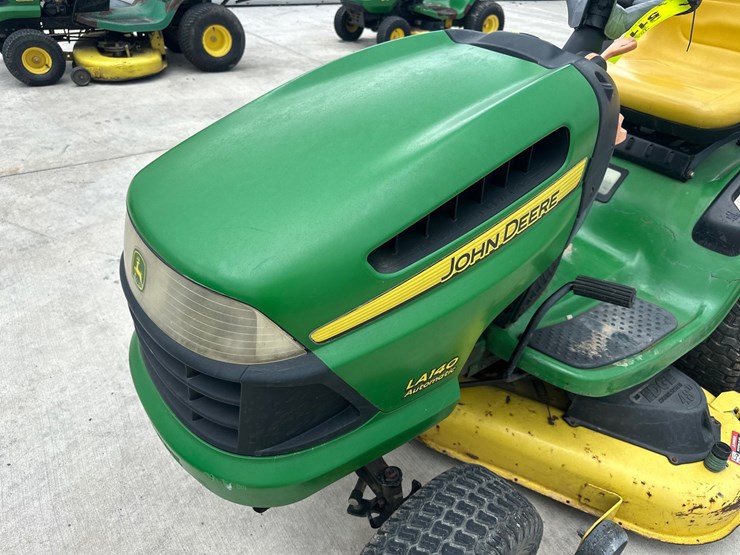 john-deere-la140-image-9