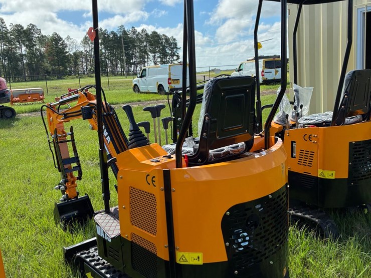 #9933-•-miva-va15-mini-excavator-image-4